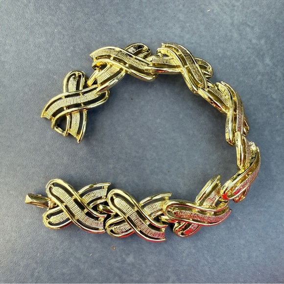 Mid-Century X Link Gold Tone Vintage Braided Bracelet 7in - Picture 1 of 14